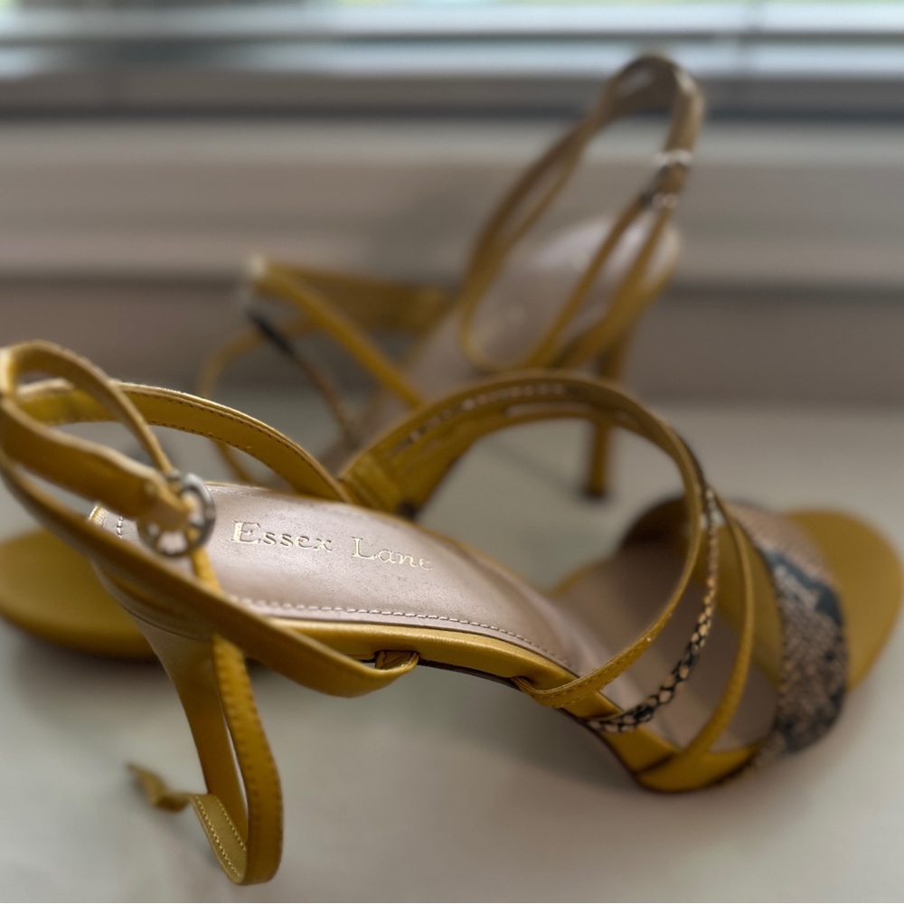 Essex Lane Strappy Yellow Sandals Size 9.5